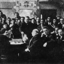 Losowanie kolejności uczestników z udziałem członków jury. Foyer Filharmonii Warszawskiej, 2 marca 1935.jpg 298.65 kB 
